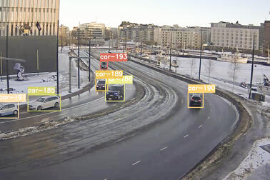Esimerkkikuva kerättävästä liikennedatasta Jätkäsaarenlaiturilta. Kuvassa autoja kadulla.
