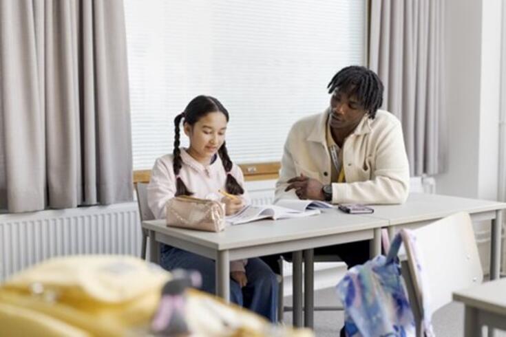 Päätoiminen tuntiopettaja: käsityö (pehmeät materiaalit), Keinutien ala-asteen koulu