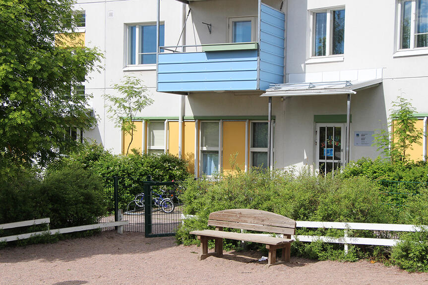 Päiväkoti Muusan piha ja sisäänkäynti